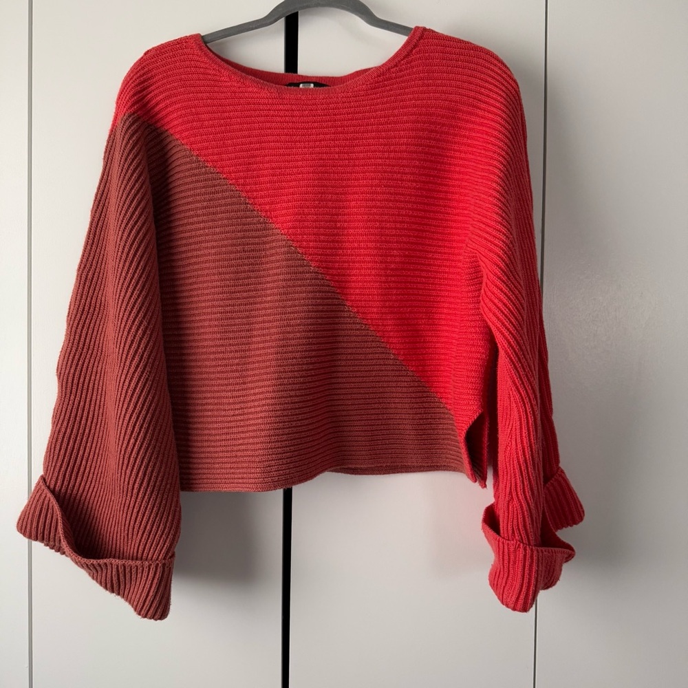 Slate & Willow Bell Sleeve Two Tone Sweater L
